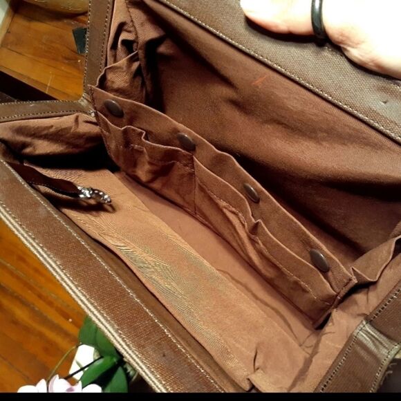 Gorgeous Petunia Pickle Bottom Diaper Bag - Picture 2 of 13